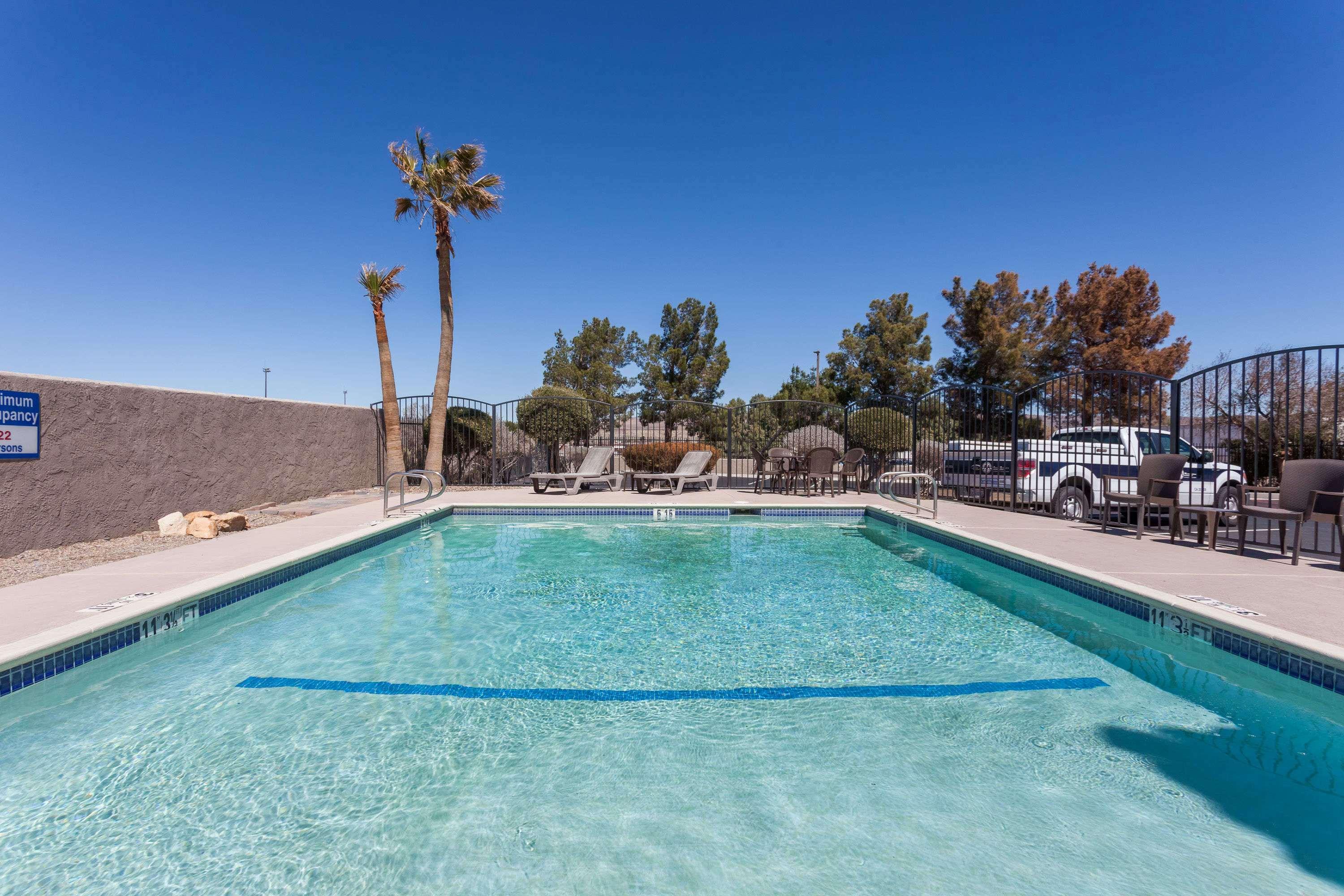 Hotel Baymont By Wyndham Barstow Historic Route 66 Exterior foto